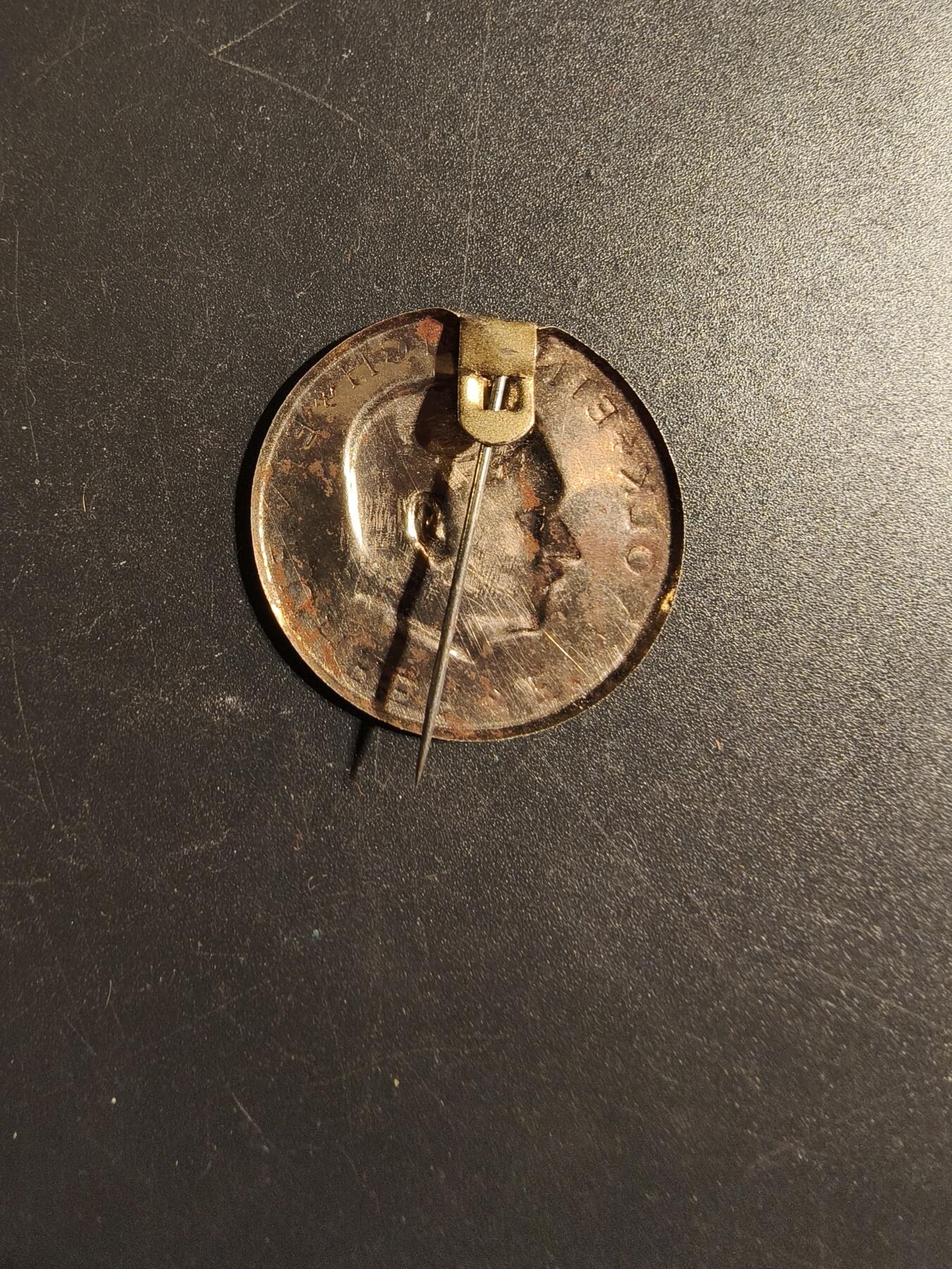 老王徽章第167期 德三小胡子（一个民族，一个帝国，一个元首）口号证章