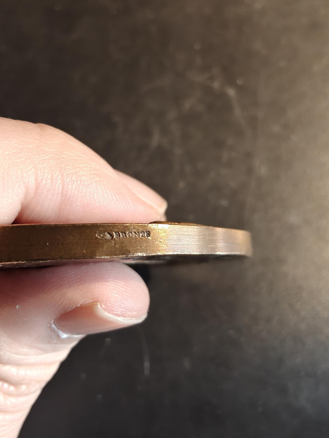 老王徽章第167期 法国国家海军航空兵竞赛大铜章     直径56mm.    重量90g