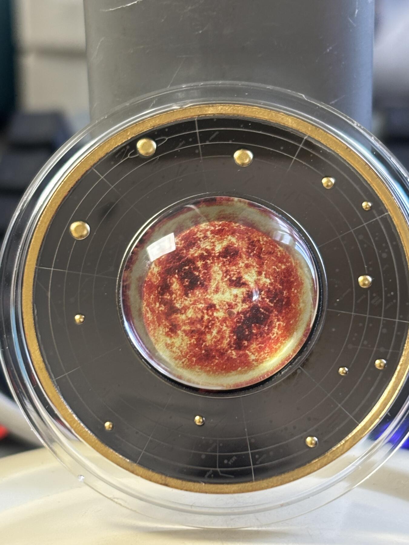 第184期拍卖 喀麦隆2021年太阳系系列太阳钌化镀金彩印纪念银币，金属:999银钌化镀金，重量:17.5克，直径:50毫米，发行：555枚