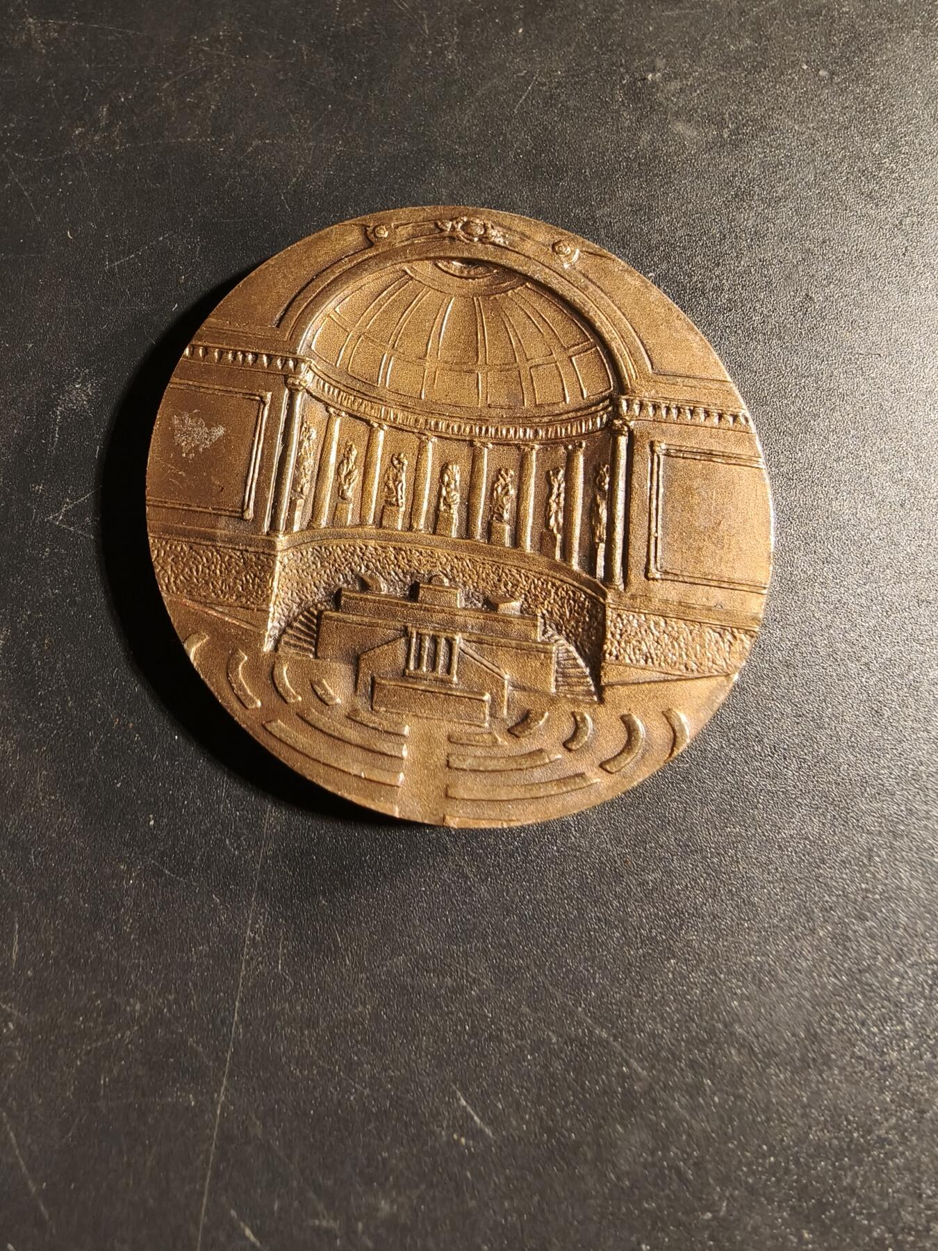 老王徽章第167期 法国参议院所在地卢森堡宫大铜章 高浮雕 直径50mm. 重量67.7g