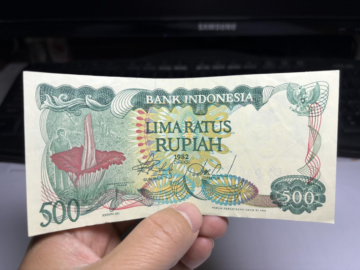 2025年集古藏今外币拍卖第十期-第10场—（总第290拍-纸币专场），本期拍完结算一次，发货时间2-3天，休息几天后继续新的一期拍卖。 1982年印尼500卢比