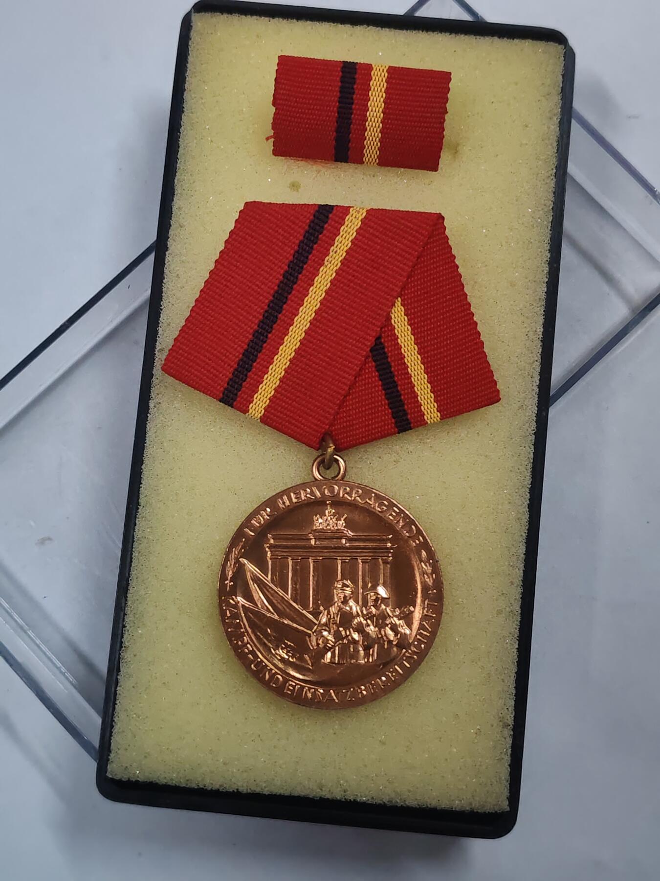 韵星假日拍卖第三十一期 -- Rimey Holidays Auction 31 民主德国铜级工战队功绩奖章带原盒略