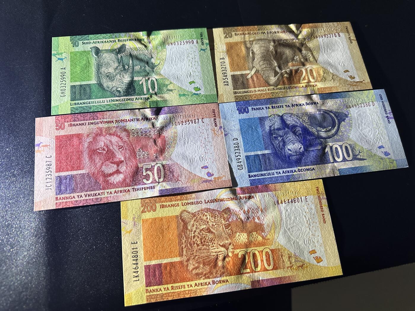 《外钞收藏家》第五百九十期（欧洲强钞、港币、硬通货及丰富裸币大拍场）（本平台长期征集拍品、欢迎藏友们联系合作） 南非10-200兰特 五张一起 全新UNC