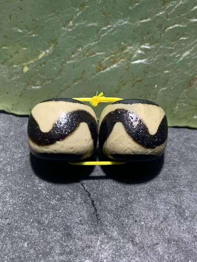 精美藏传虎牙天珠一对，。 - 精美藏传虎牙天珠一对，。