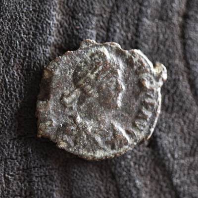 【良泉】【2025年最后一场】12月18日晚19.30点开拍！188组【直播场】西方古代钱币、丝路杂项、印章！ -  【藏家出品B】公元378-383年，西罗马帝国 格拉提安铜币，克孜科斯造币厂，2.01克