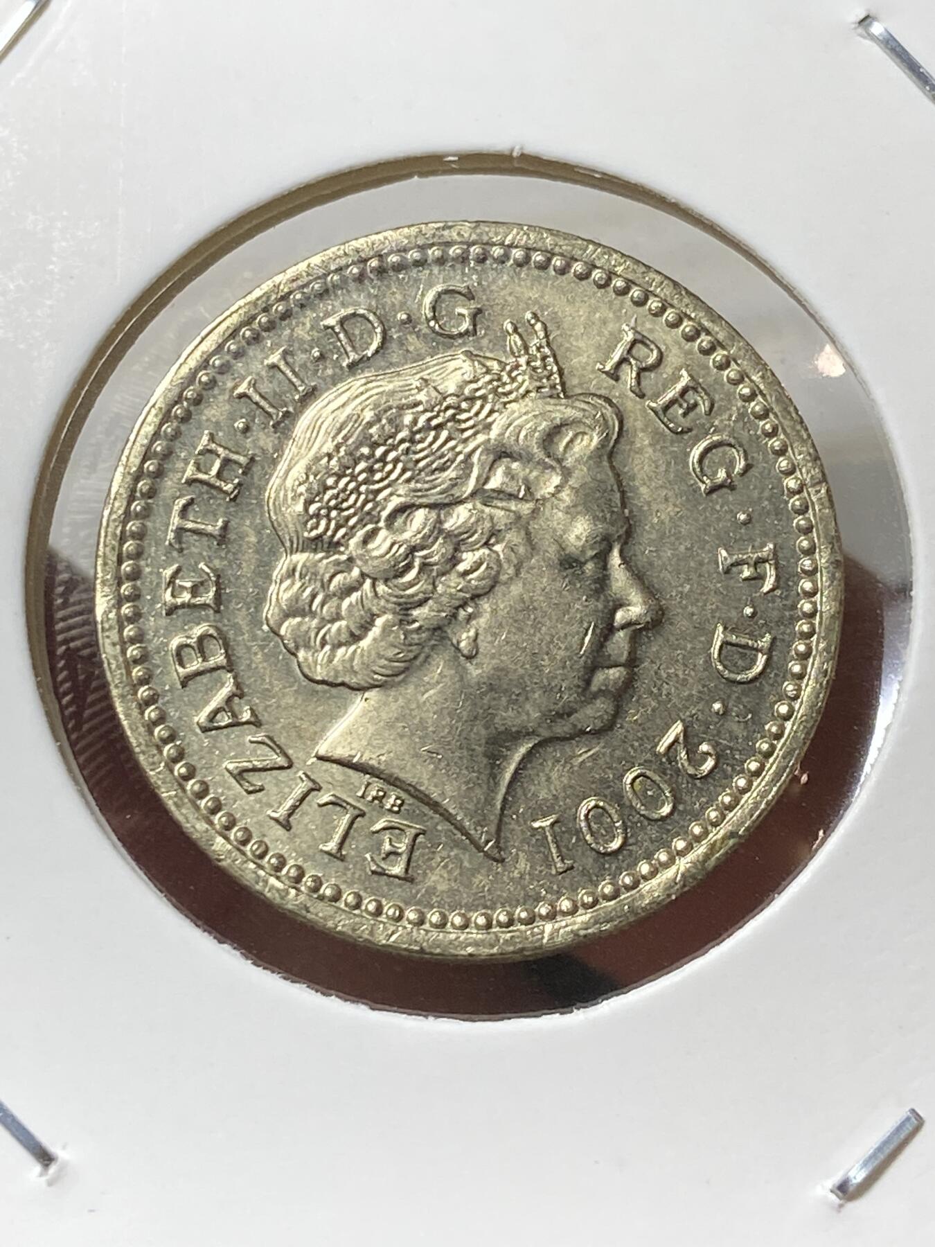 2025年第一百三十三场(总第一百五十九场）外国好品纸夹散币场(免佣金) 英国🇬🇧2001单年份1英镑(伊丽莎白二世老年，北爱尔兰凯尔特十字架)