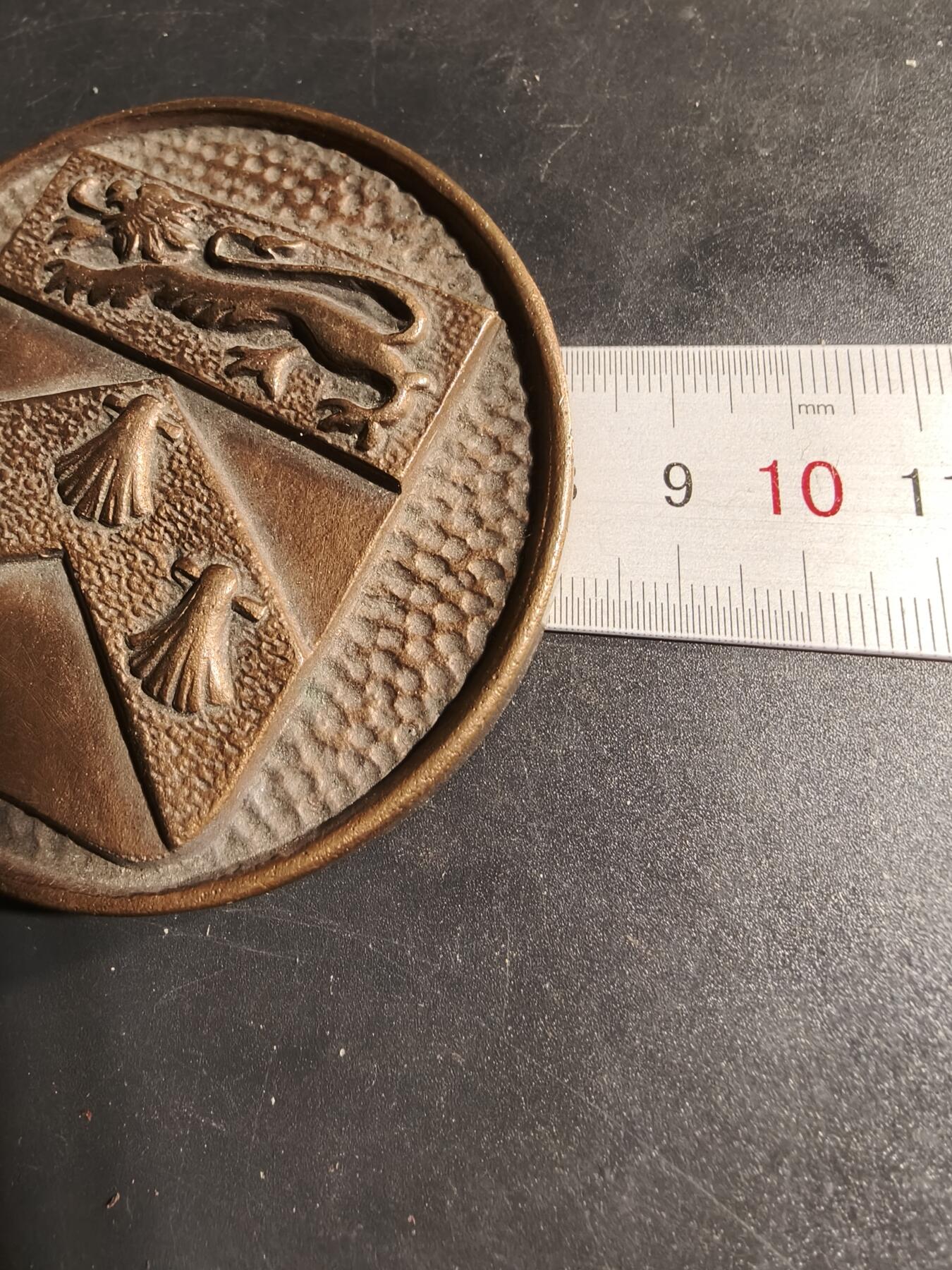 老王徽章第167期 法国大铜章    亚瑟贝特朗制造     直径81mm.    重量188.6g