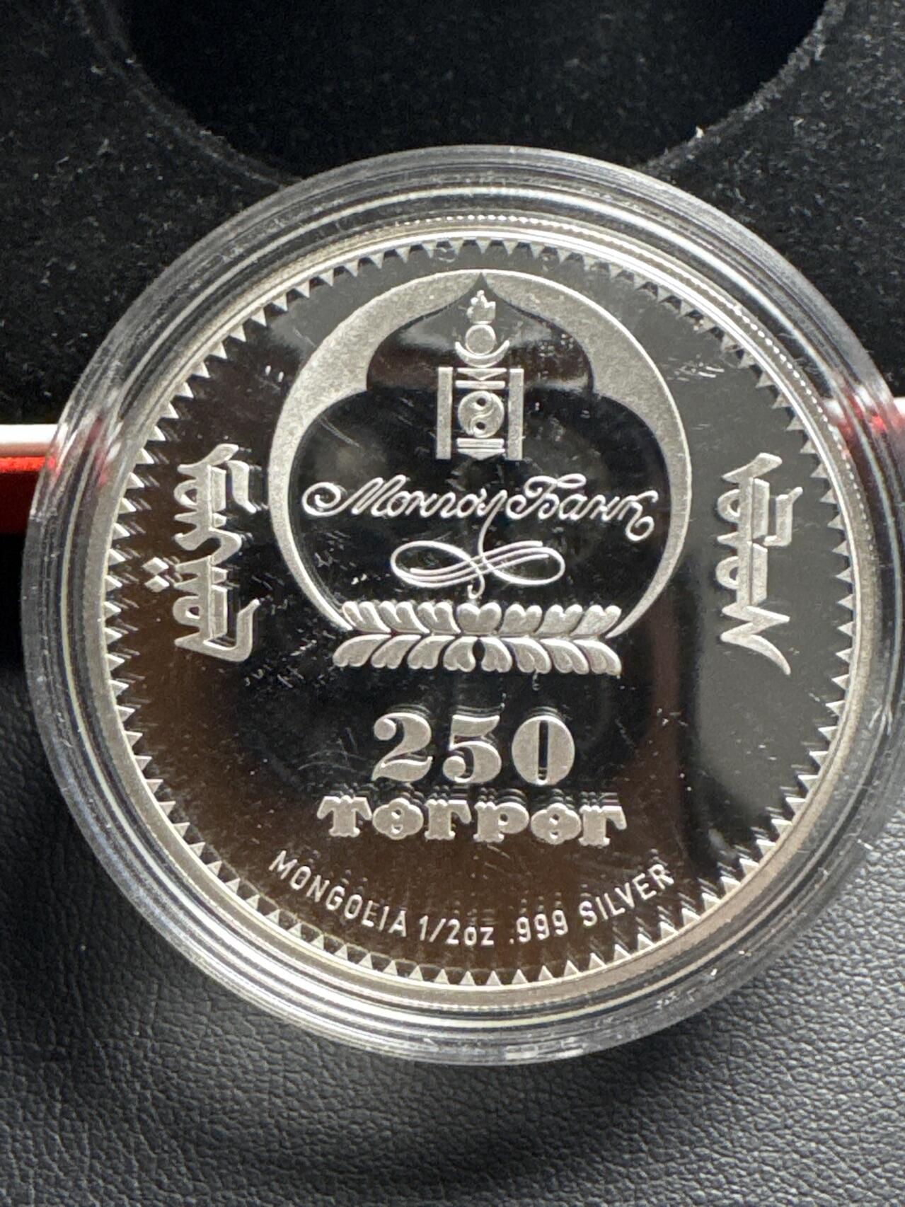 ❤️【币观天下】❤️ 第333期钱币拍卖- 2025.12.5周五晚上6点半场-长期征集拍品 蒙古 2015年雄鹰250图彩色纪念银币