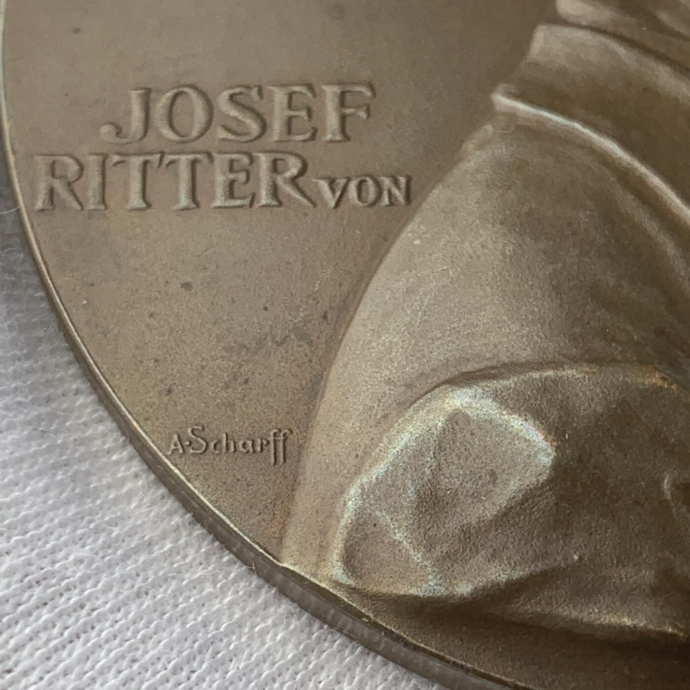 掌中浮雕-藏着的欧洲第044场 1900年奥地利维也纳应用艺术学院院长约瑟夫·里特·冯·斯托克（1830-1902）70大寿纪念铜章，奥地利章牌艺术大师安东·沙夫（A.Scharff）作品 , 62mm