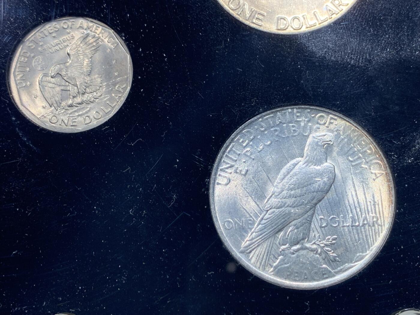 《竞宝斋》第444场 周日，周一，2场连拍 （全场包邮） 美国1美元套装，含1898年摩根，1922年和平鹰银币及3枚1美元镍币，细节见图。