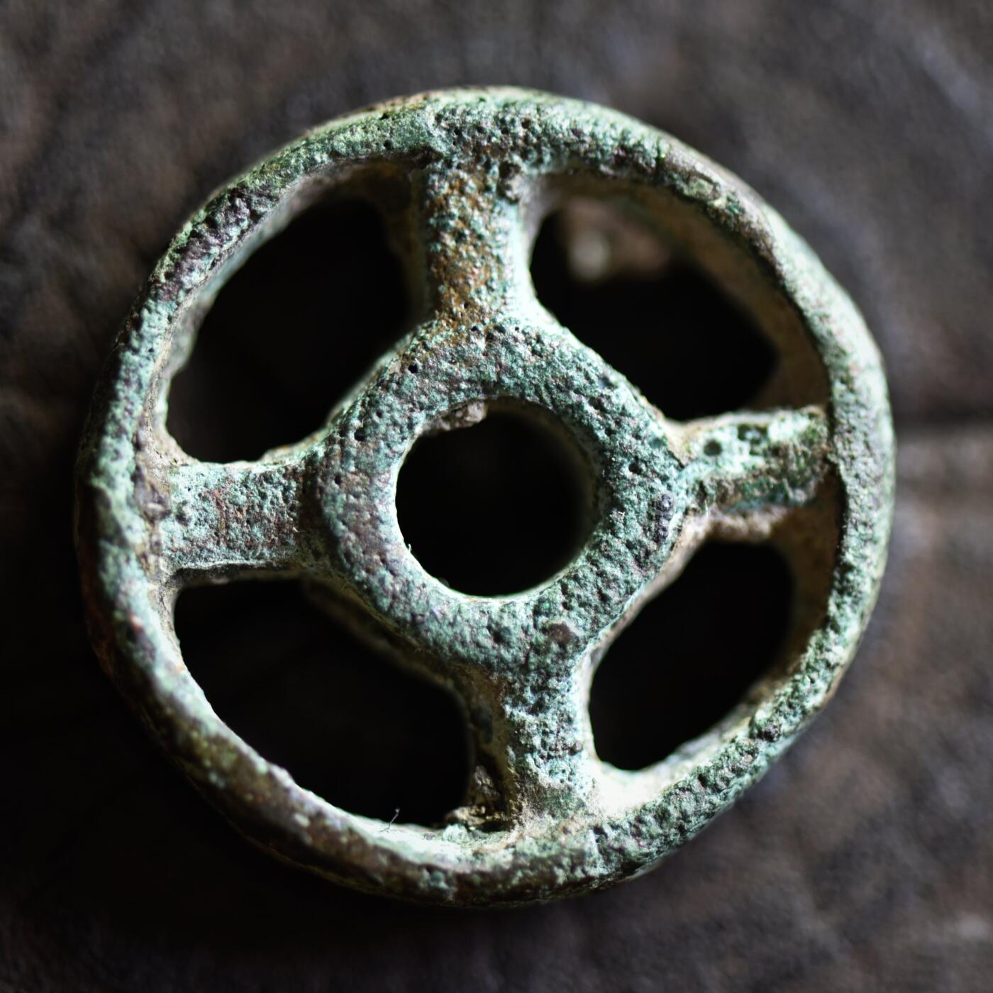 【良泉】【2025年最后一场】12月18日晚19.30点开拍！188组【直播场】西方古代钱币、丝路杂项、印章！ 【藏家出品A】厚重版！罕见！12.48克 ，公元7-8世纪，七河粟特地区，碎叶城，十字藕心钱