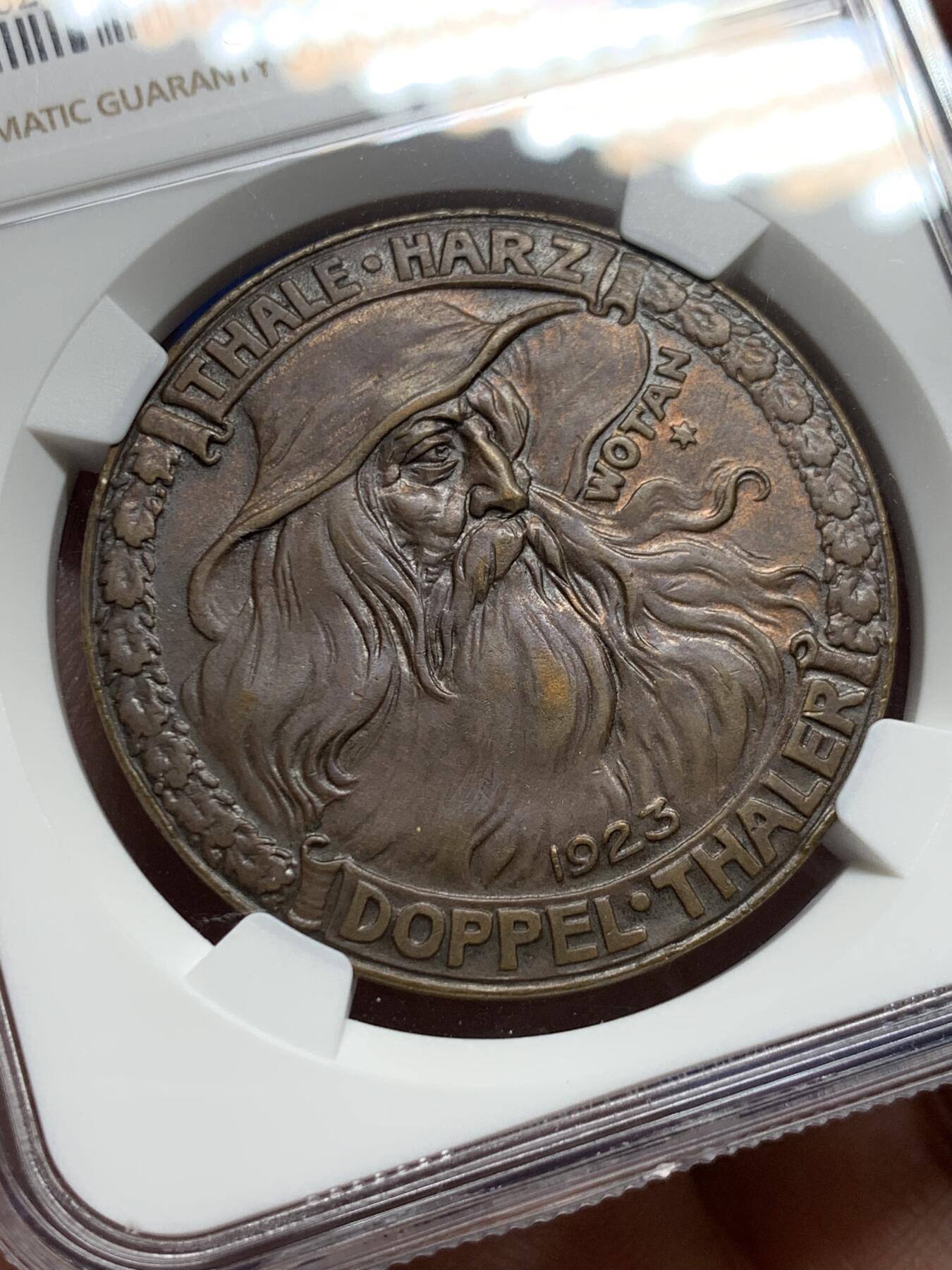 《竞宝斋》第444场 周日，周一，2场连拍 （全场包邮） NGC MS62BN 德国紧急状态时期塔勒哈茨1923山涧6马克(带星版)，很舒服的包浆。