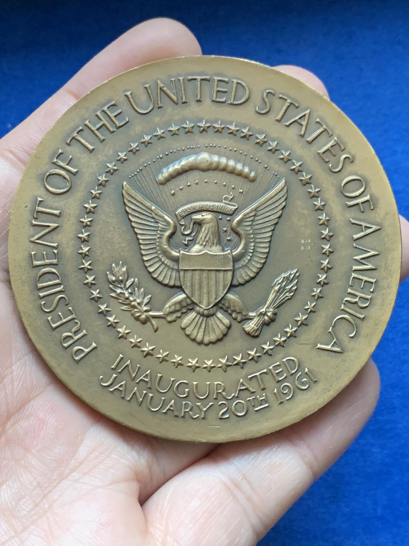 《竞宝斋》第444场 周日，周一，2场连拍 （全场包邮） 美国肯尼迪总统纪念大铜章 163克 69.5mm 铜标边铭