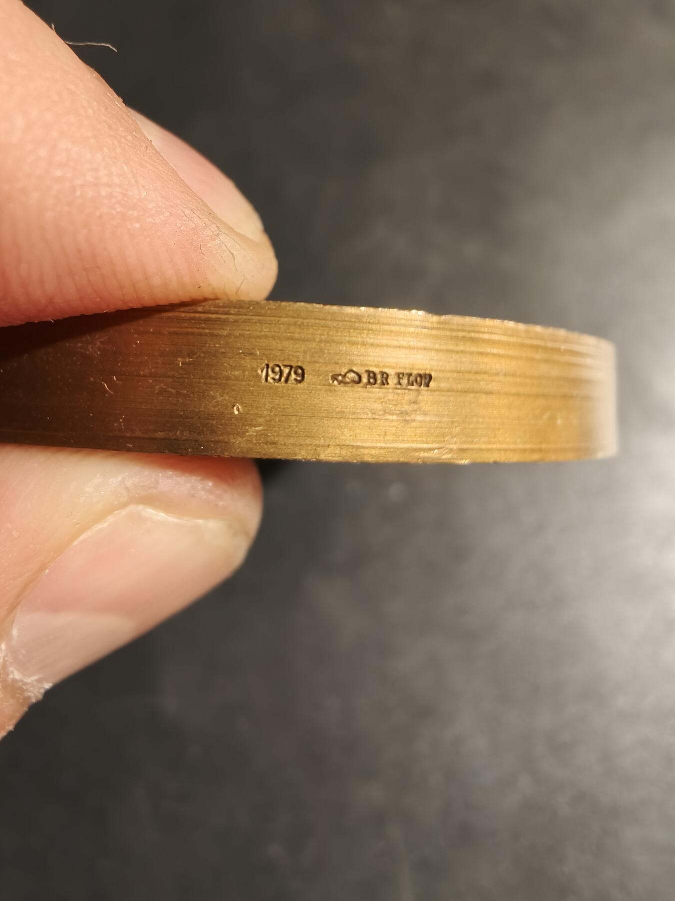 老王徽章第167期 法国Cogefimo公司在Hotel Suchet成立20周年大铜章     直径72mm.     重量240g