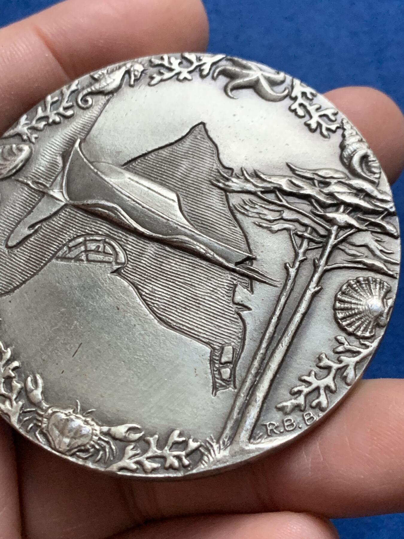 《竞宝斋》第444场 周日，周一，2场连拍 （全场包邮） 法国阿卡雄（比斯开湾地区）城市纪念银章 112.9克 58.6mm 带盒 1968 丰饶角1银标