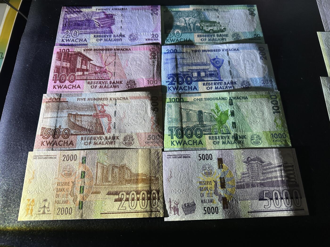 《外钞收藏家》第五百九十期（欧洲强钞、港币、硬通货及丰富裸币大拍场）（本平台长期征集拍品、欢迎藏友们联系合作） 马拉维20-5000面额 6张一起 全新UNC 全部是靓号尾7