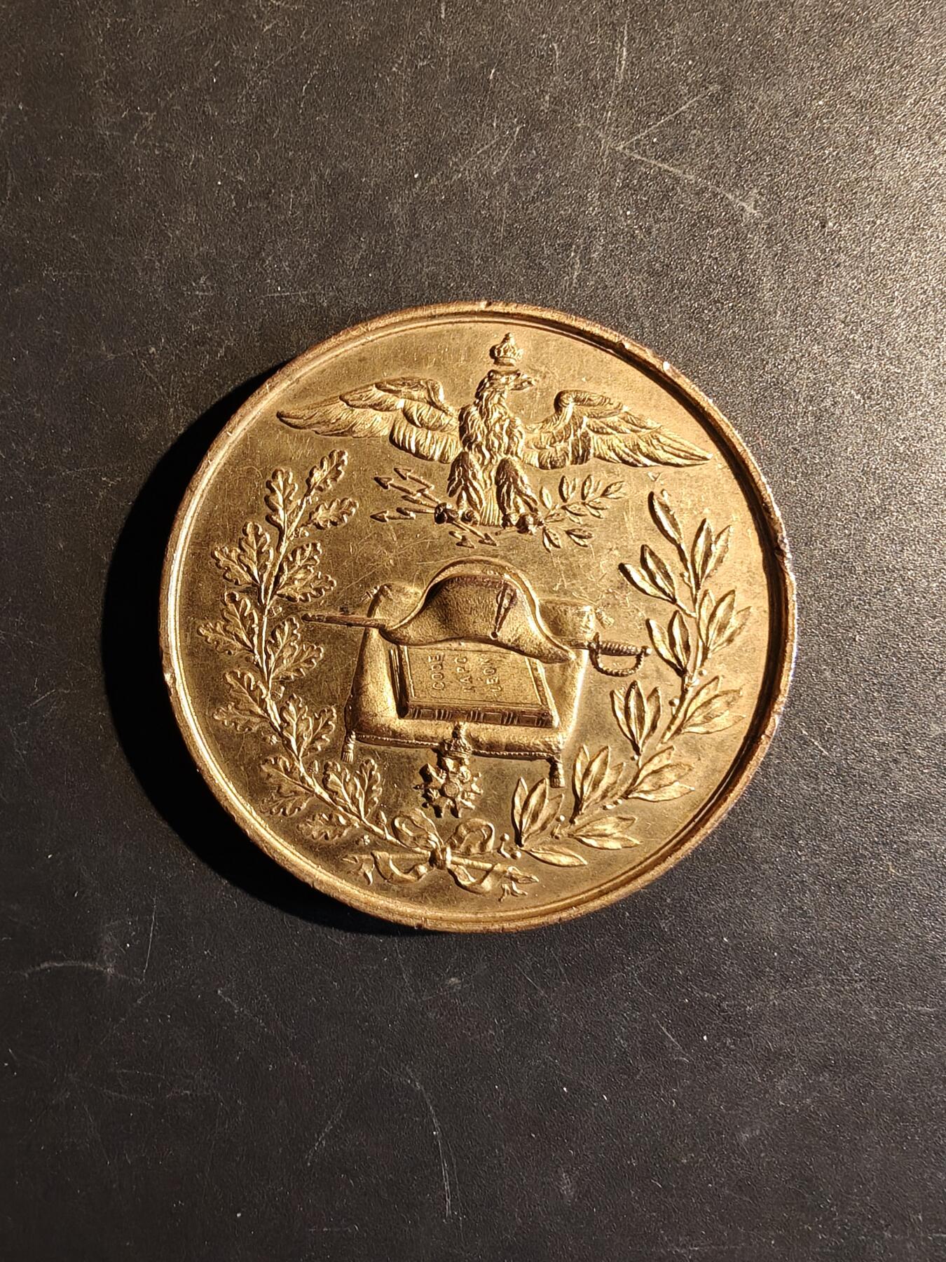 老王徽章第167期 法国拿破仑诞辰百年纪念章     镀金     直径50mm.    重量50g