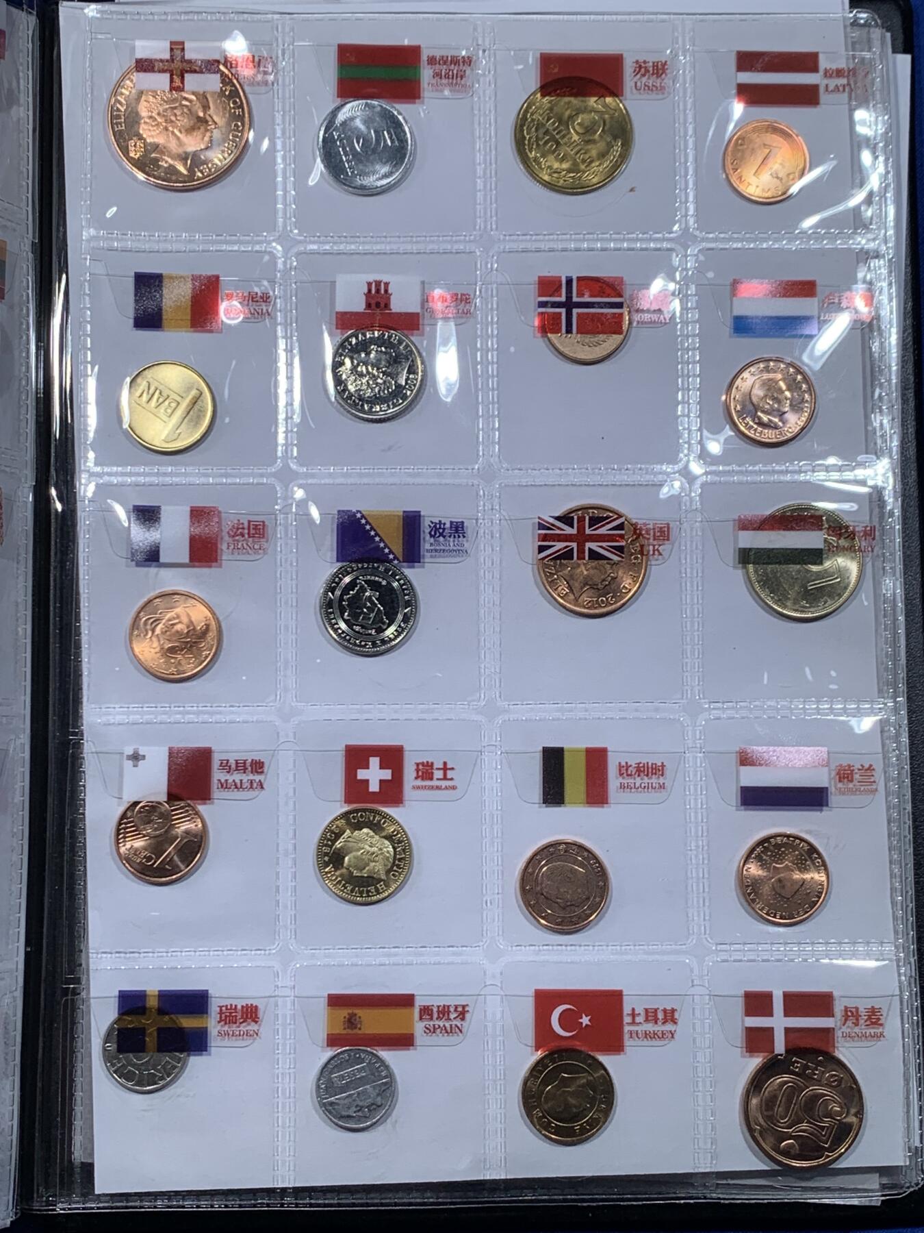 《竞宝斋》第444场 周日，周一，2场连拍 （全场包邮） 世界120国硬币大全套珍藏册 甄选世界120个国家120枚硬币集装成册，自带国旗标签和可自由装取的硬币格与透明内页，细节见图。