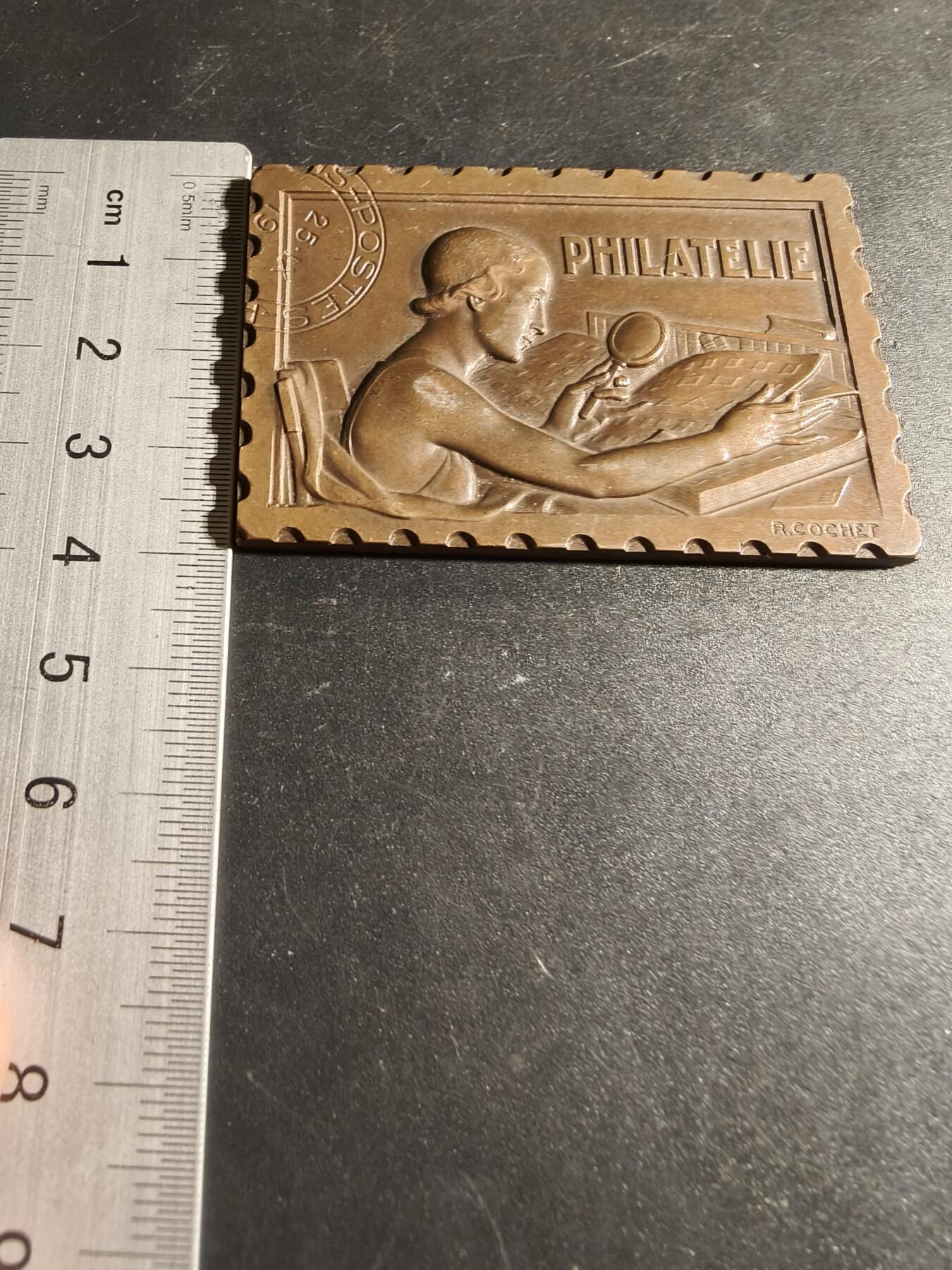 老王徽章第167期 法国集邮协会方形大铜章     尺寸59×39mm.    重量72.1g