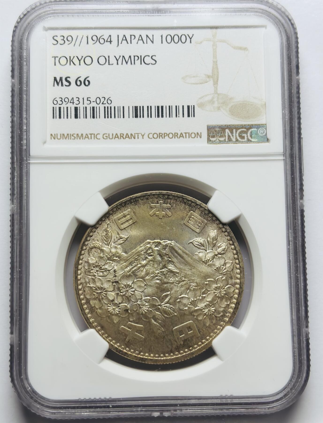 文馨钱币收藏第 283 场，【大雪鉴珍，寒英缀金】金银纪念币精品场，诚邀您的参与【长期接代拍品】 1964 年日本东京奥运会 1000 元大银币 NGC 评级 MS66 分，整体币面黄油转光底，转动起来略显彩虹包浆