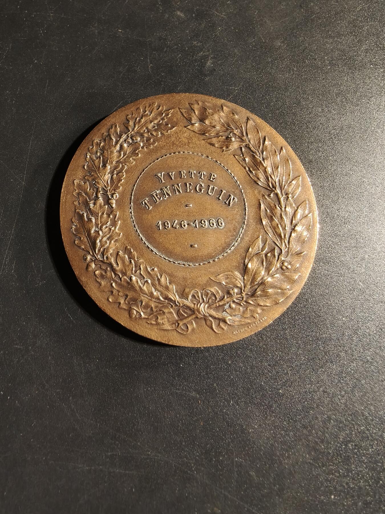 老王徽章第167期 法国福尔米工业协会成立50周年大铜章     直径56mm.    重量77.5g