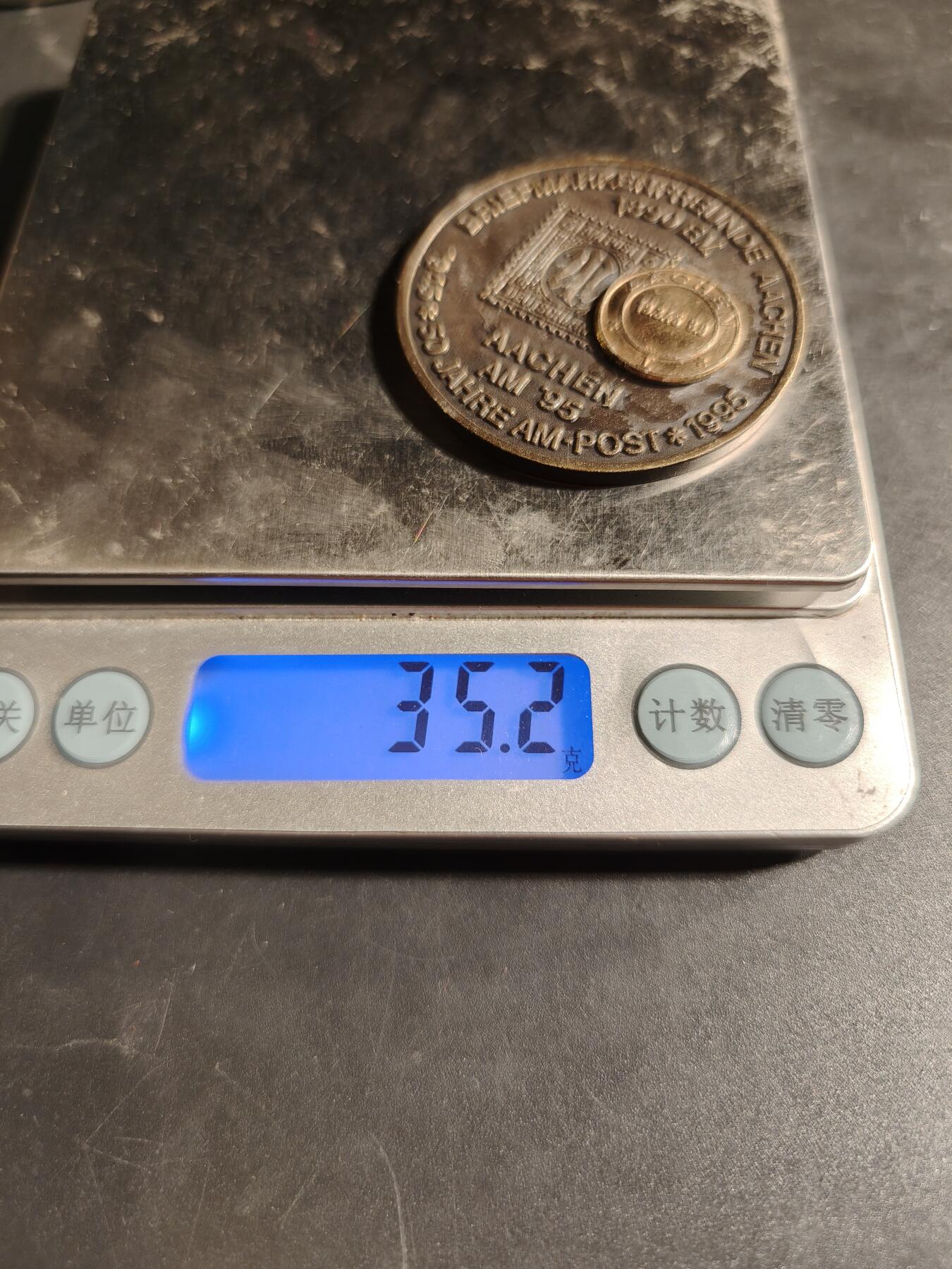 老王徽章第167期 德国亚琛集邮协会纪念章     直径44mm.   重量35.2g