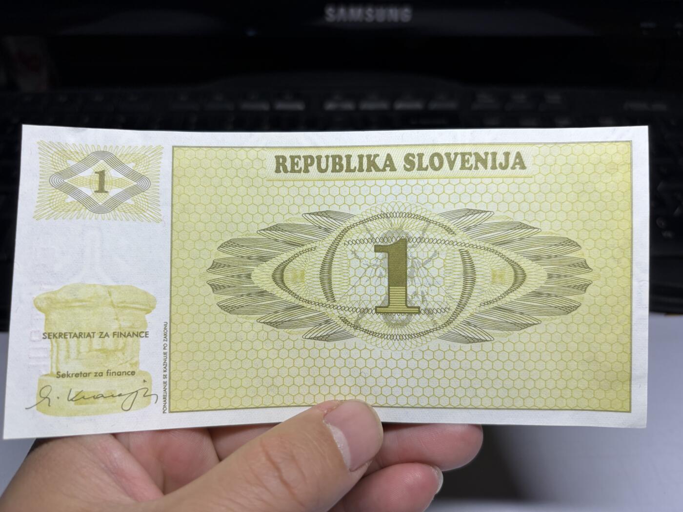 2025年集古藏今外币拍卖第十期-第10场—（总第290拍-纸币专场），本期拍完结算一次，发货时间2-3天，休息几天后继续新的一期拍卖。 1990年斯洛文尼亚1托拉尔