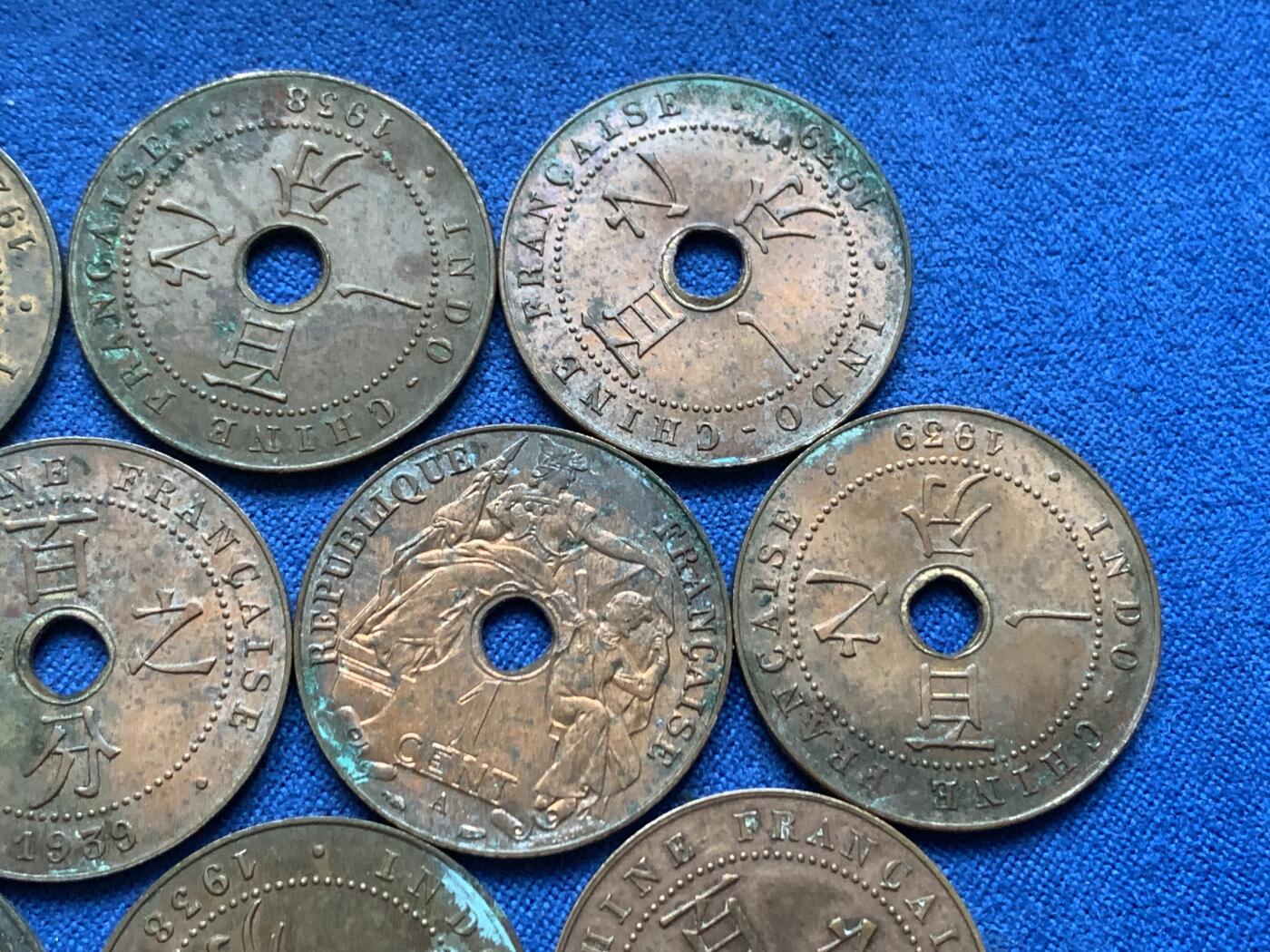 《竞宝斋》第444场 周日，周一，2场连拍 （全场包邮） 十枚一组 法属印支1926年-1939年百分之一中孔铜币