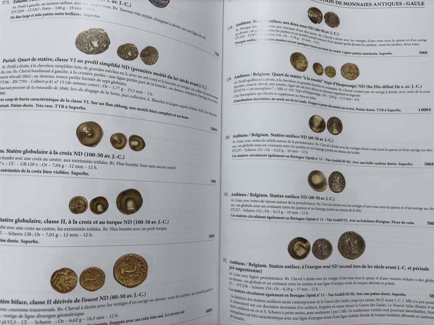 文馨钱币收藏第 283 场，【大雪鉴珍，寒英缀金】金银纪念币精品场，诚邀您的参与【长期接代拍品】 MDC精品拍卖目录 2025年新版 从古希腊到近现代 从币到章 不少精品难得一见 值得收入 全彩印大开本 重达 4-8 公斤以上，此书中拍不包邮，邮费自理，可指定快递（中通，极兔，顺丰）