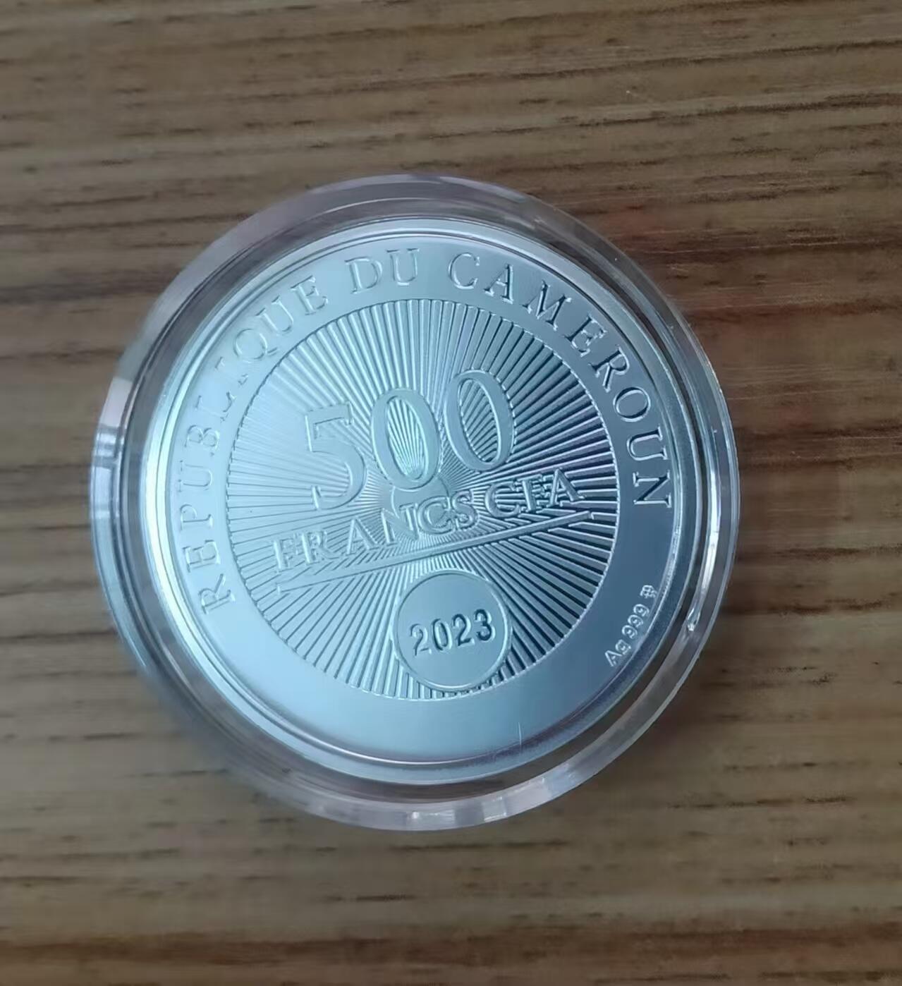 ❤️【币观天下】❤️ 第333期钱币拍卖- 2025.12.5周五晚上6点半场-长期征集拍品 喀麦隆2023，“爱的花园”，激光镭射磨砂,鲜艳数码彩色,microprinting缩微美化防伪技术,彩色精制银币. 盒证全. 超精美漂亮. 国外售价112欧元