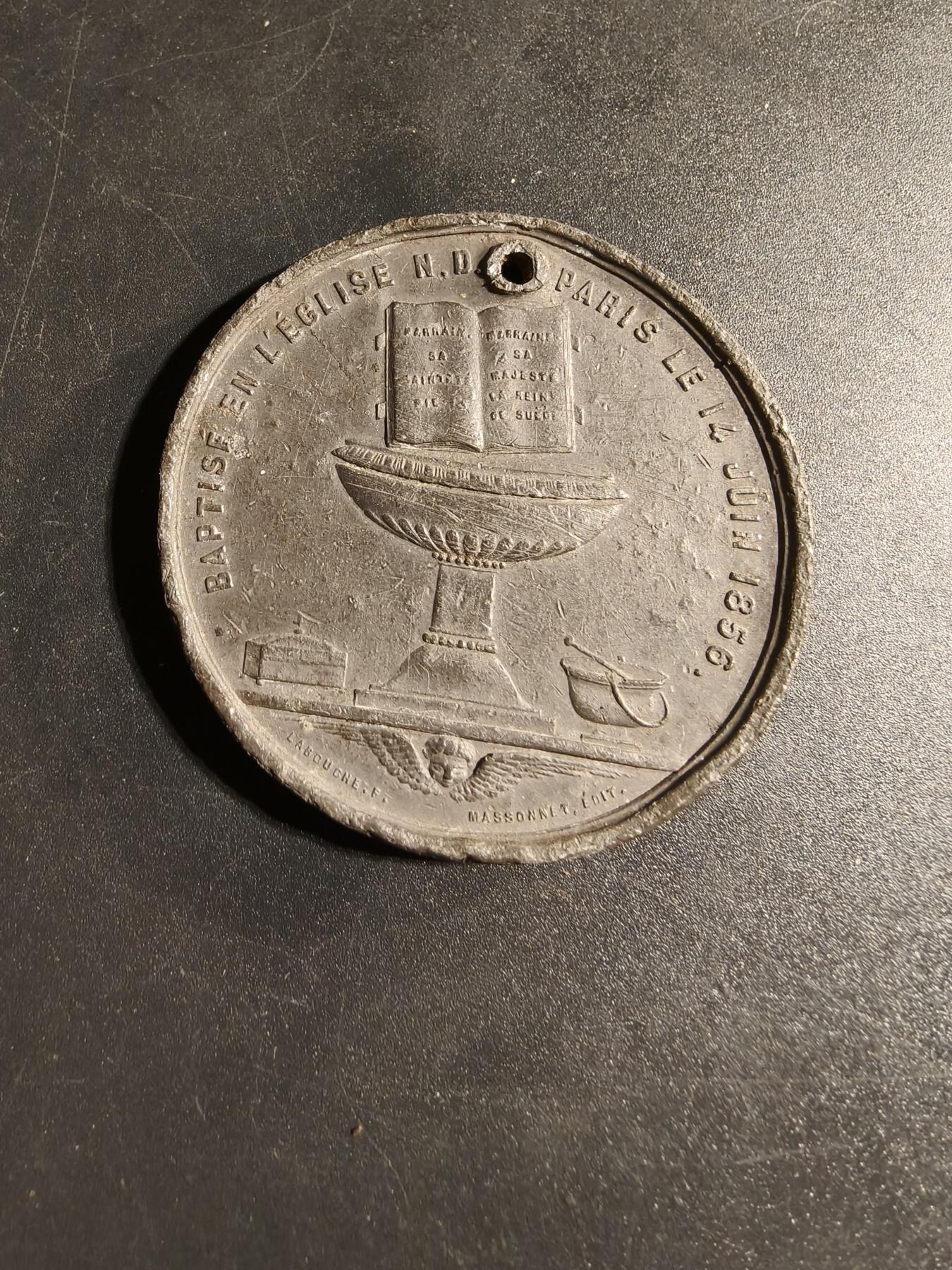 老王徽章第167期 法国小皇太子拿破仑四世1856洗礼纪念章     直径50mm.    重量44.1g