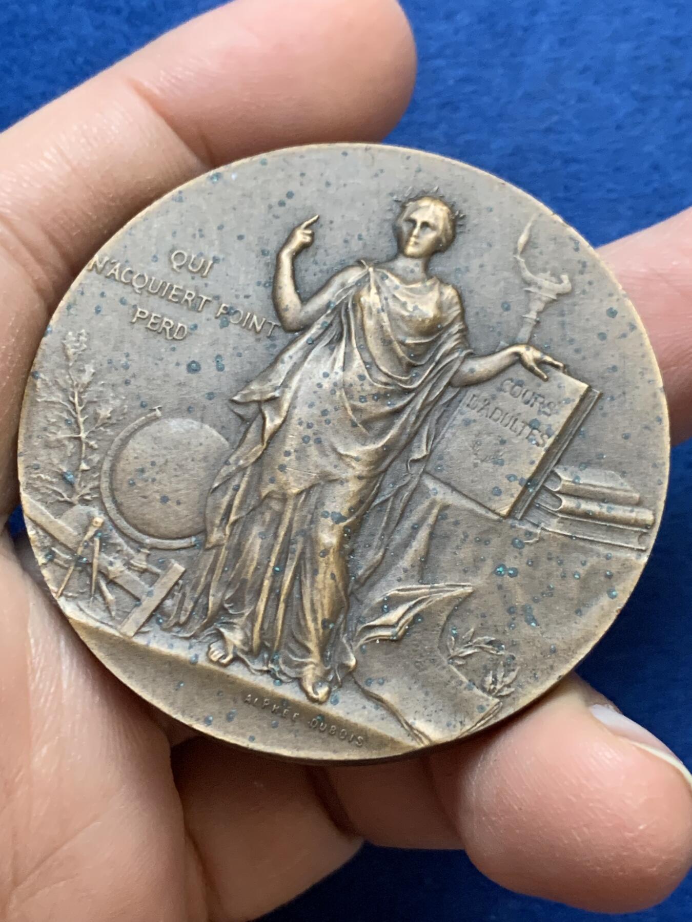 《竞宝斋》第444场 周日，周一，2场连拍 （全场包邮） 法国公共教育纪念章 67.1克 49.7mm 丰饶角铜标