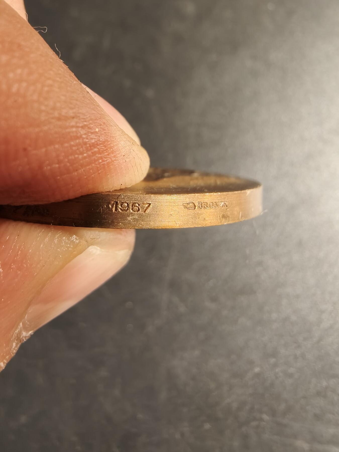 老王徽章第167期 法国机械与金属加工工业联合会大铜章     直径44mm.    重量45.1g