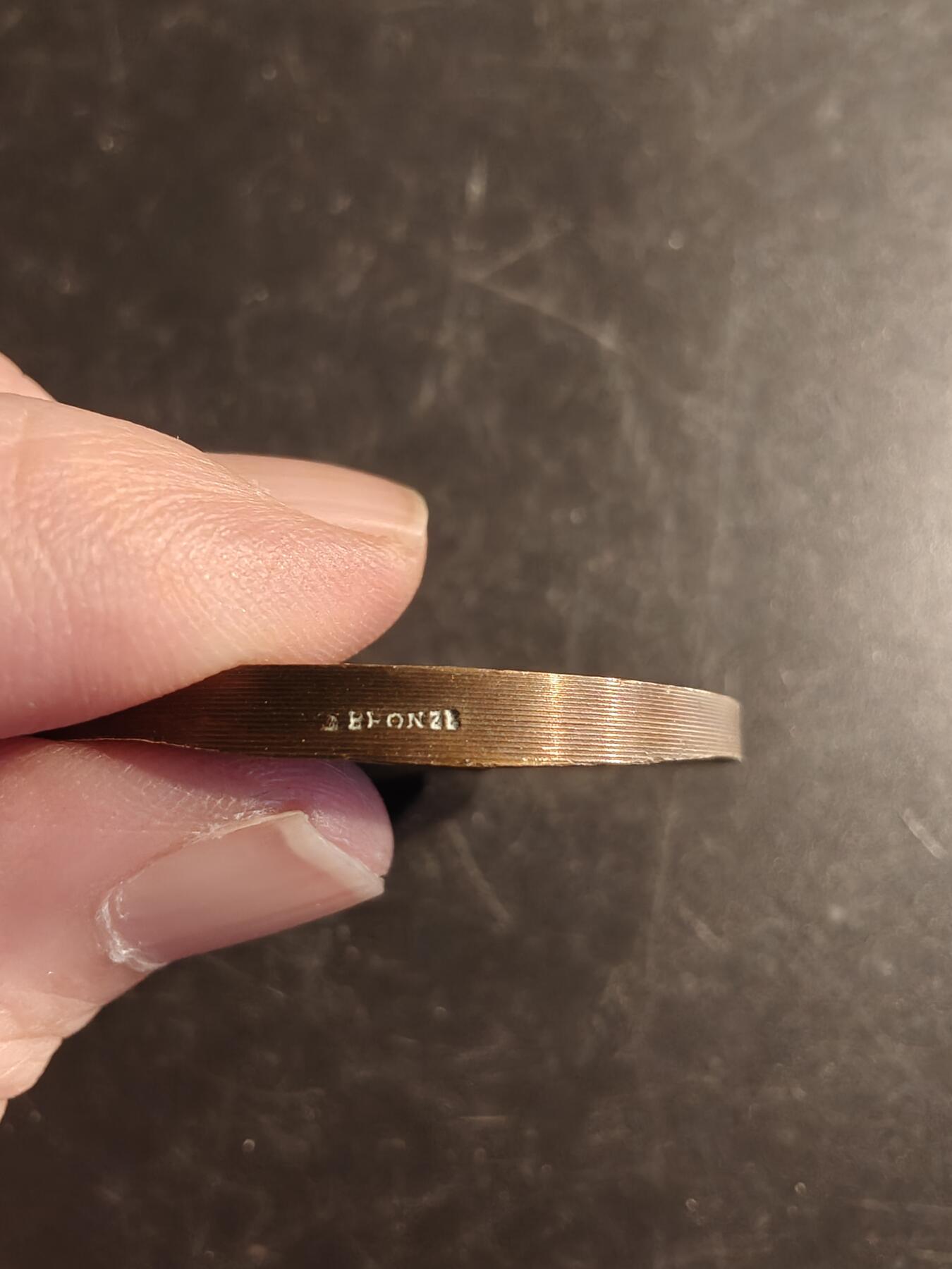 老王徽章第167期 法国速记学院埃米尔·迪普洛伊百年诞辰大铜章    埃米尔·迪普洛伊（1836-1912）是一位法国牧师，也是一种流行的法语速记系统的发明者      直径36mm.     重量22.3g