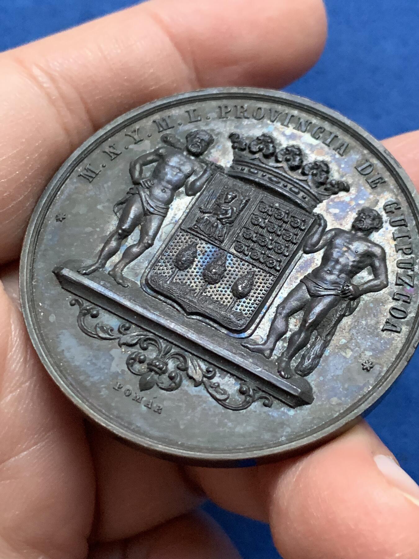 《竞宝斋》第444场 周日，周一，2场连拍 （全场包邮） 西班牙十九世纪 吉普斯夸省畜牧与农产品博览会纪念铜章 51.25克 47mm 带原盒 双面超高浮雕 好品