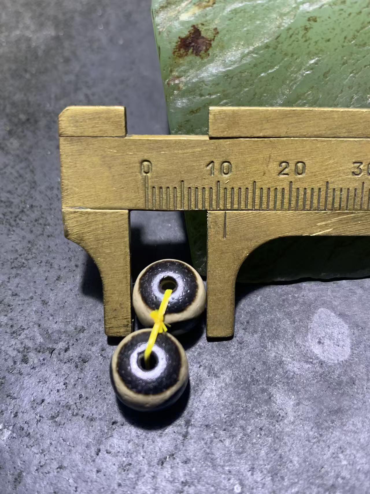 精美藏传虎牙天珠一对，。