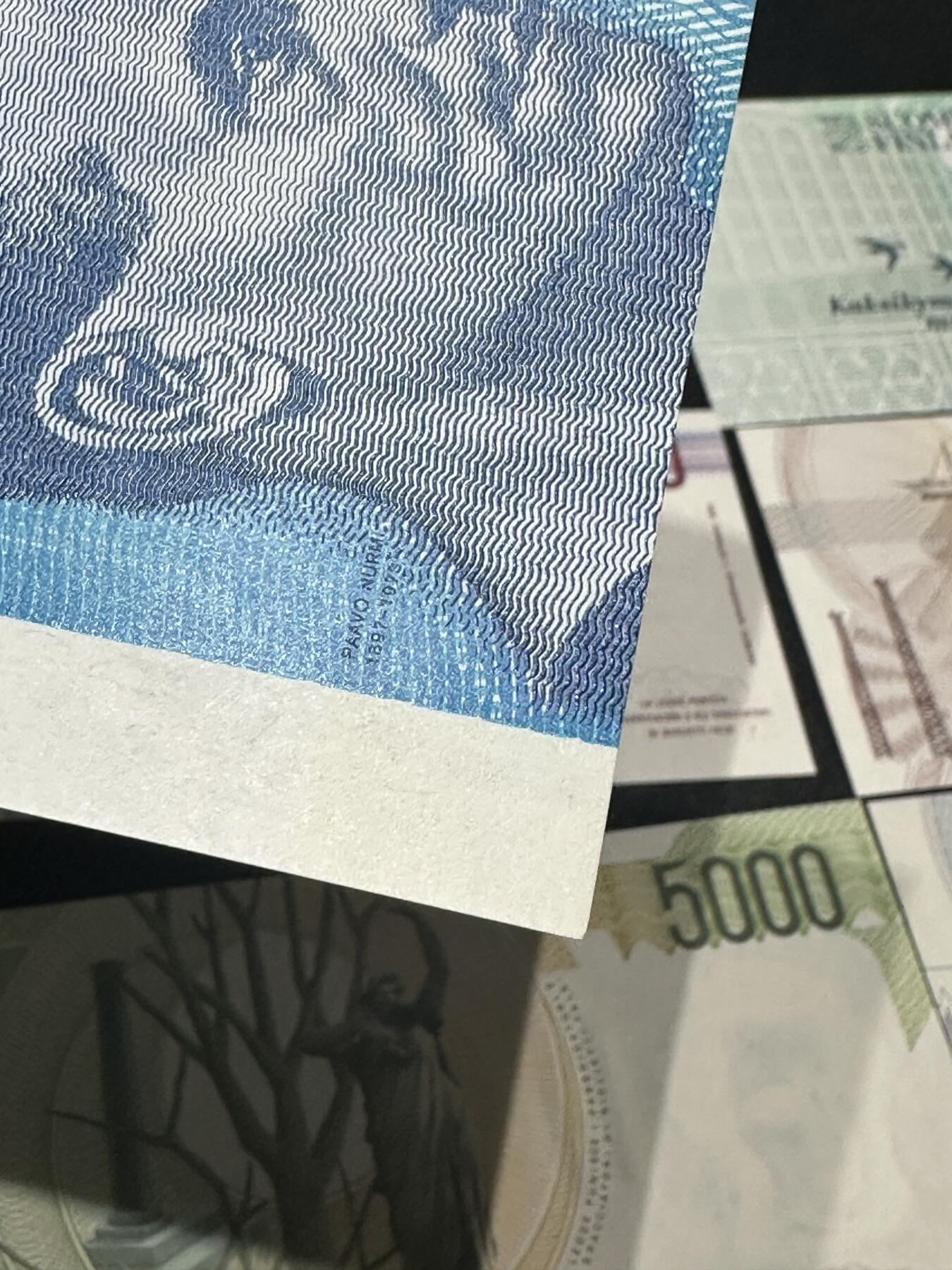 《外钞收藏家》第五百九十期（欧洲强钞、港币、硬通货及丰富裸币大拍场）（本平台长期征集拍品、欢迎藏友们联系合作） 意大利4张+芬兰2张 全新 但是芬兰10马克一个角不绝 全部是靓号尾8