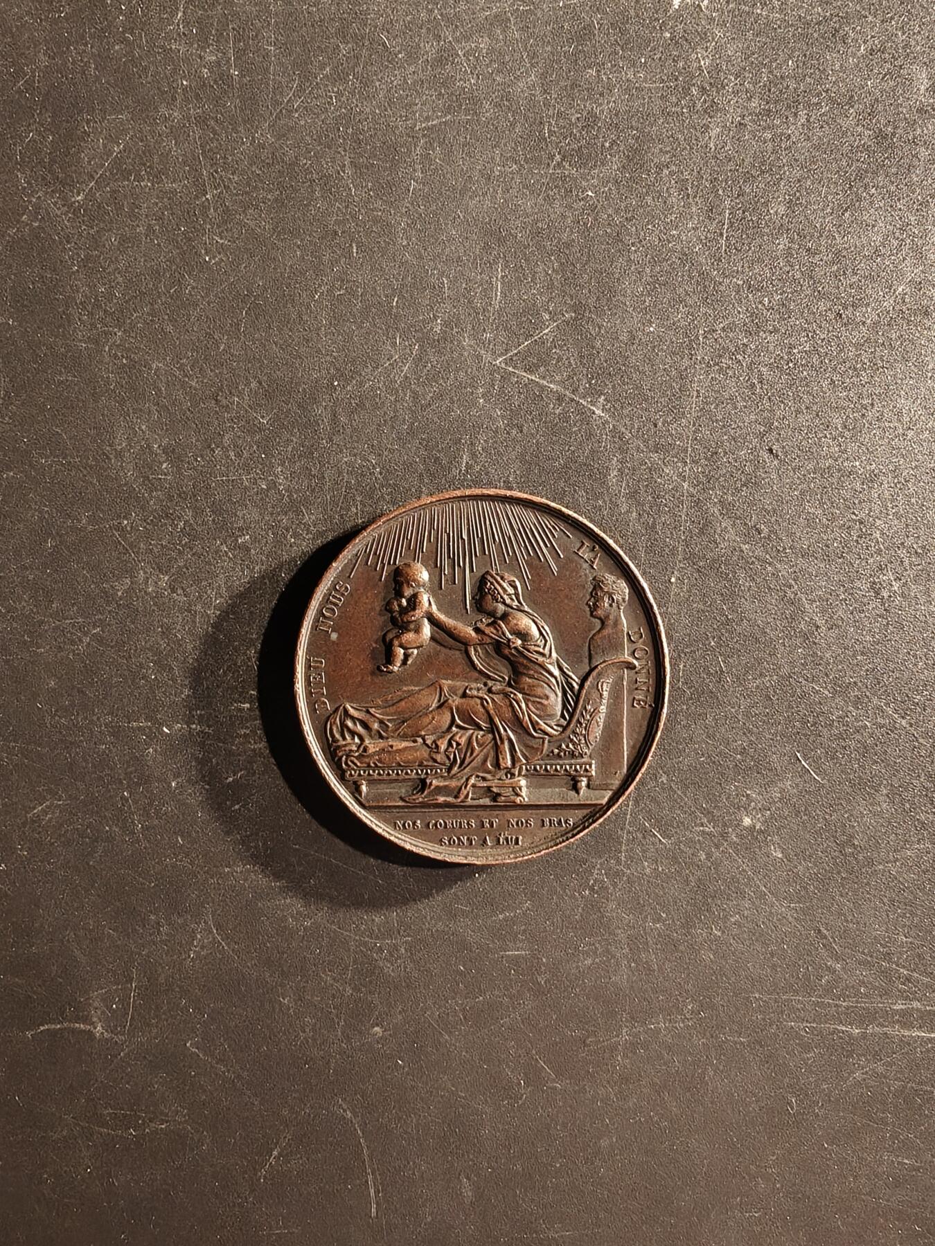 老王徽章第167期 法国波旁王朝复辟时期1820年王位继承人波尔多公爵出生大铜章     光边原铸     直径38mm.    重量30g