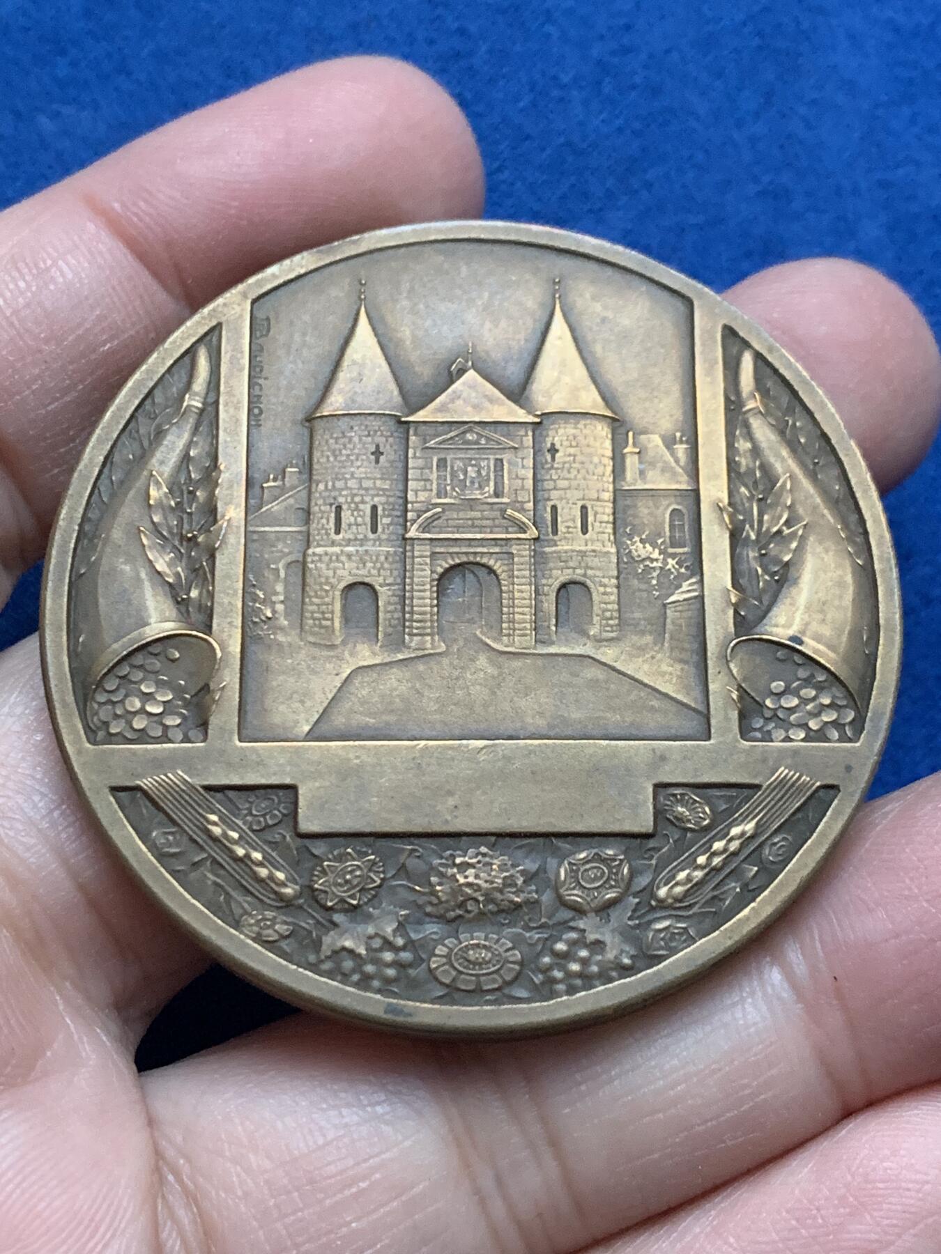 《竞宝斋》第444场 周日，周一，2场连拍 （全场包邮） 法国1939年塞奎纳资本化50周年纪念铜章 59.2克 49.5mm 三角铜标 带盒