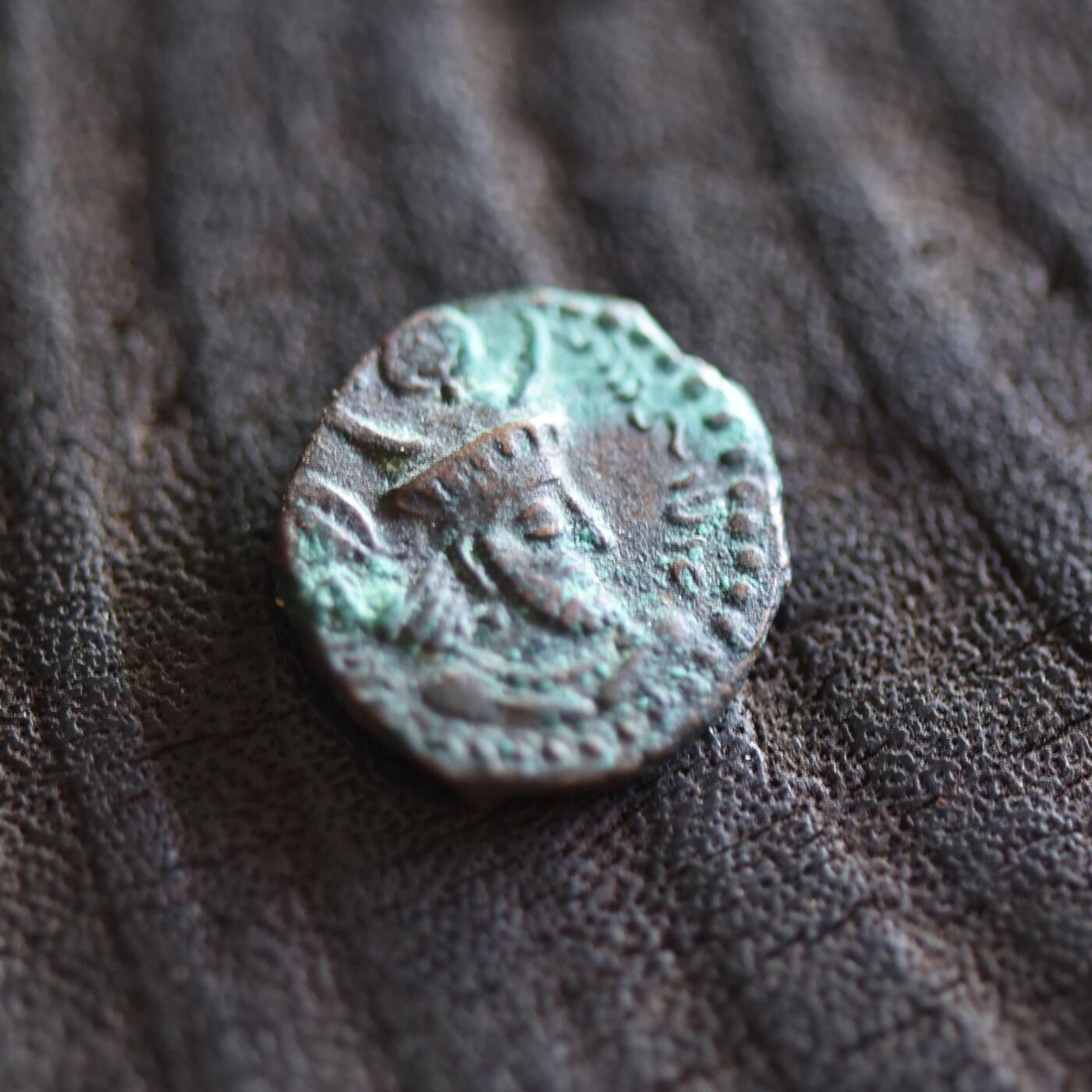 【良泉】【2025年最后一场】12月18日晚19.30点开拍！188组【直播场】西方古代钱币、丝路杂项、印章！ 【藏家出品D】公元 303-330年，萨珊 贵霜沙卑路兹二世，2.01克