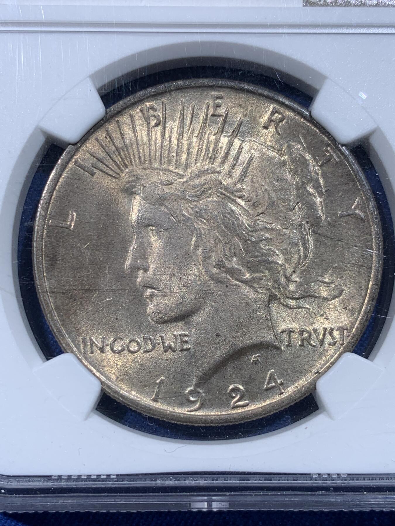 《竞宝斋》第444场 周日，周一，2场连拍 （全场包邮） NGC MS64 美国1924年和平银币 转光效果，双面带点咖色包浆，光度也不错。