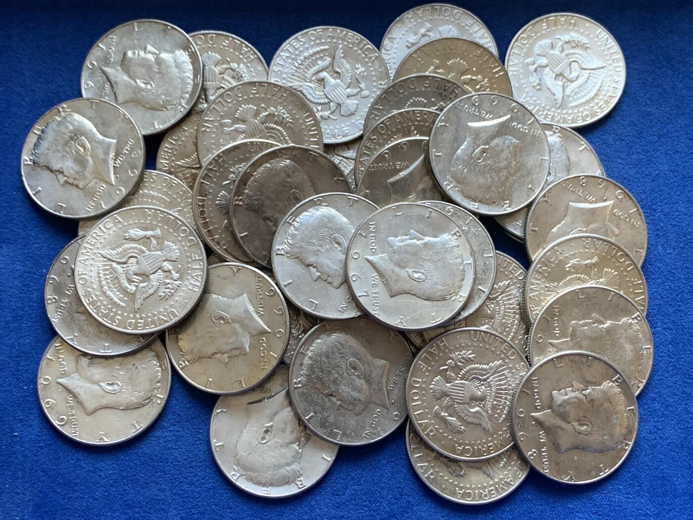 《竞宝斋》第444场 周日，周一，2场连拍 （全场包邮） 美国肯尼迪半美元银币一组 总重约447.6克