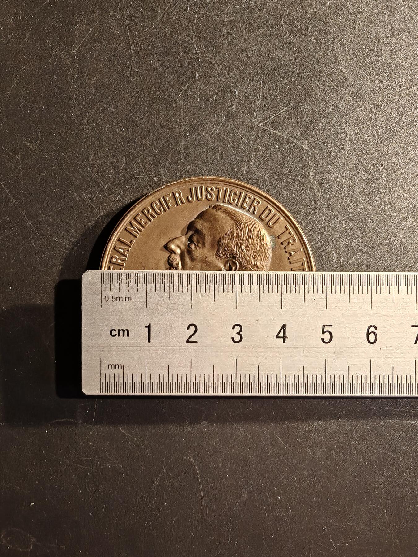 老王徽章第167期 法国奥古斯特·梅西耶将军大铜章     他是德雷福斯事件的审判者，也是前法国陆军部长，他坚定的认为德雷福斯有罪        直径48mm.    重量52.9g