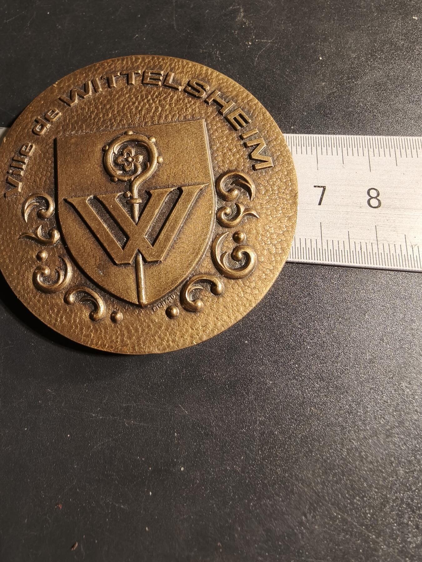 老王徽章第167期 法国维特尔斯海姆市大铜章     直径66mm.    重量150.9g