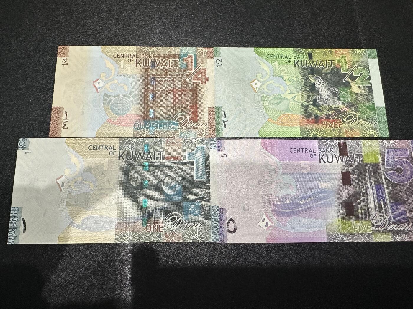 《外钞收藏家》第五百九十期（欧洲强钞、港币、硬通货及丰富裸币大拍场）（本平台长期征集拍品、欢迎藏友们联系合作） 科威特1/3、1/2、1、5四张一起 全新UNC 全部是靓号尾3和8