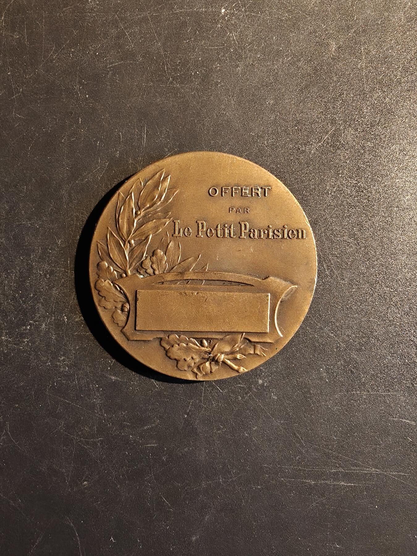 老王徽章第167期 法国“小巴黎人报”竞走竞赛大铜章     直径50mm.    重量55.3g