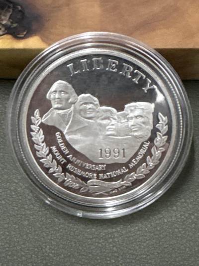 ❤️【币观天下】❤️ 第333期钱币拍卖- 2025.12.5周五晚上6点半场-长期征集拍品 - 美国1991年总统山一美元精制纪念银币