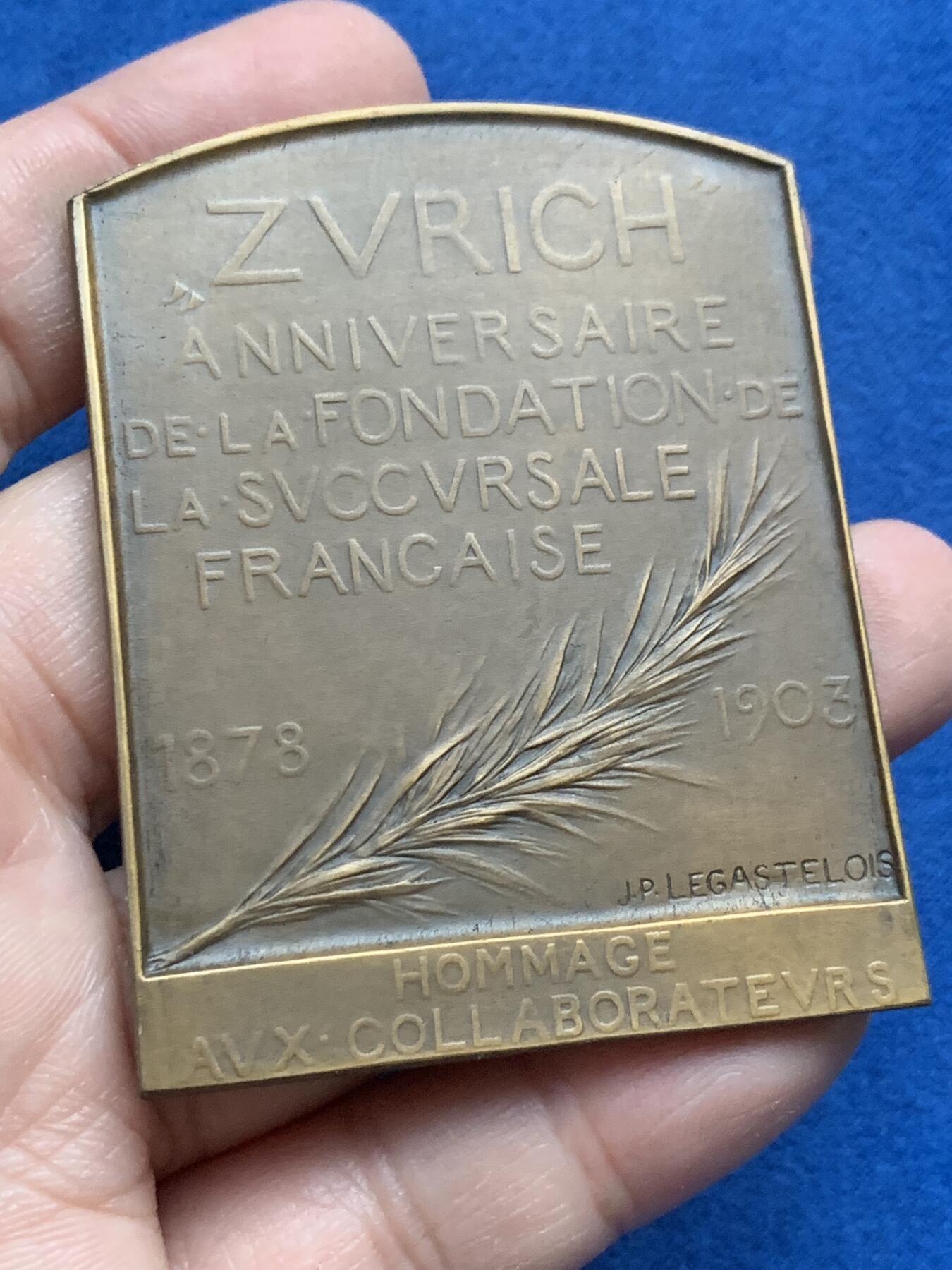《竞宝斋》第444场 周日，周一，2场连拍 （全场包邮） 可展示 1903年瑞士苏黎世金融银行法国分支机构成立25周年纪念铜章 63.2克 50*64.5mm 丰饶角铜标 带原盒