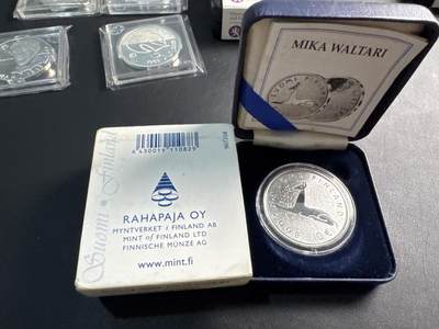 ❤️【币观天下】❤️ 第333期钱币拍卖- 2025.12.5周五晚上6点半场-长期征集拍品 - 原厂盒证芬兰2008年著名作家米卡·瓦尔塔里诞辰100周年精制纪念银币925银25.5克直径38.6毫米