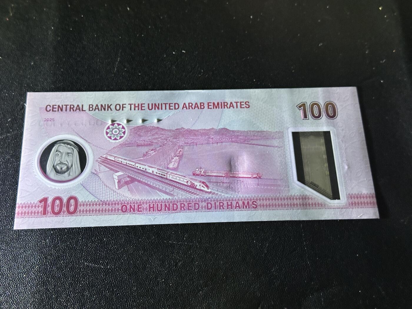 《外钞收藏家》第五百九十期（欧洲强钞、港币、硬通货及丰富裸币大拍场）（本平台长期征集拍品、欢迎藏友们联系合作） 2025年阿联酋100迪拉姆 全新UNC 靓号